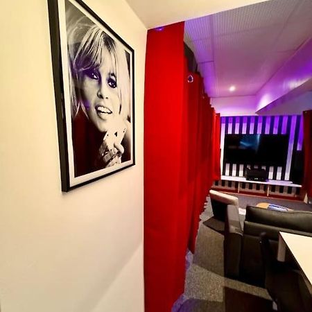 Experience Cinema Immersif Dans Appartement Renove Pres De Montmartre Paris Bagian luar foto