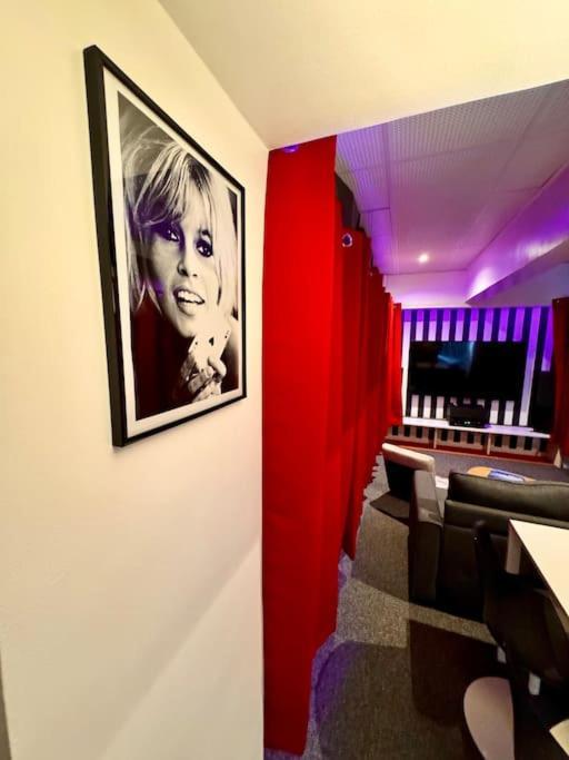 Experience Cinema Immersif Dans Appartement Renove Pres De Montmartre Paris Bagian luar foto